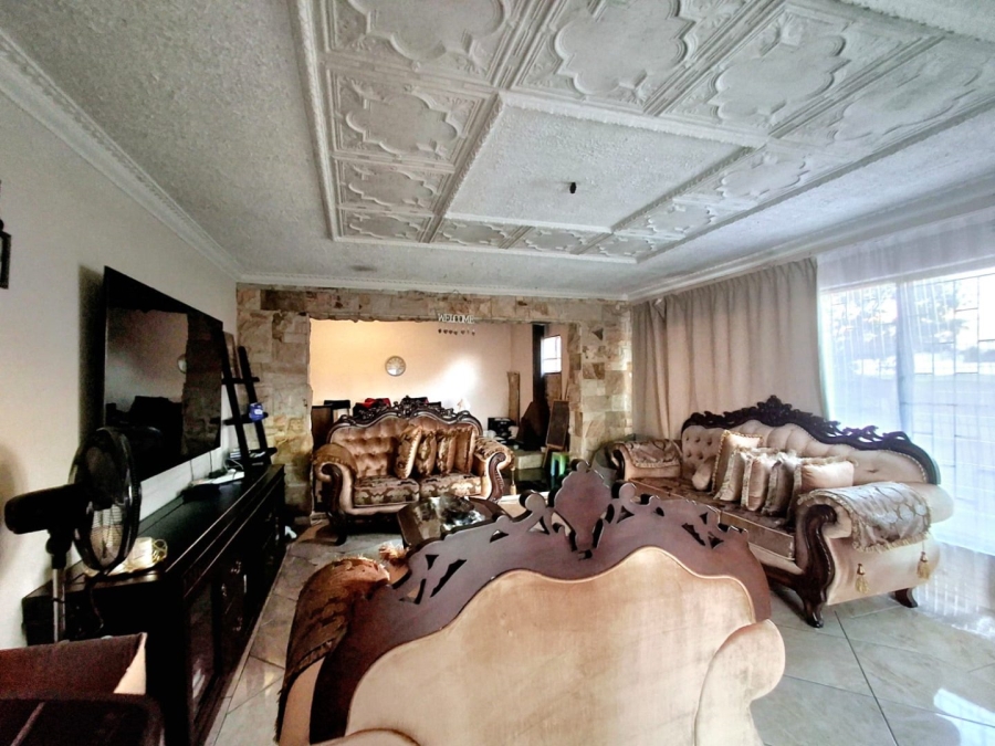 5 Bedroom Property for Sale in Summerpride Eastern Cape